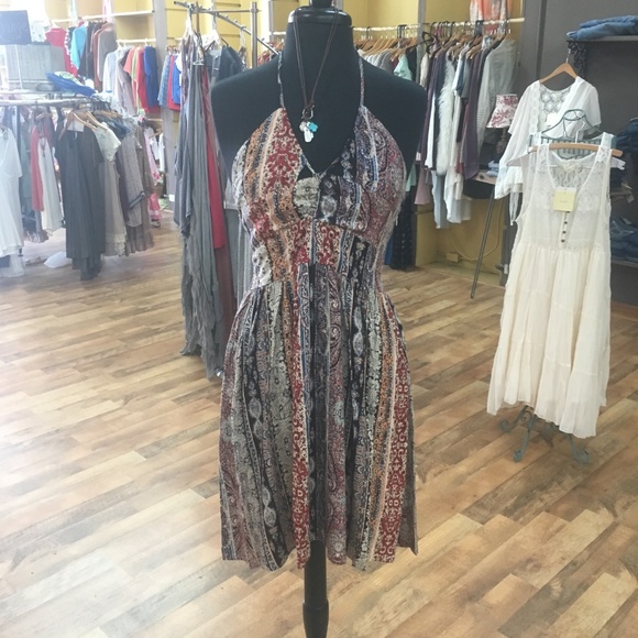 PAPER CRANE NWT Black halter dress w/ smocked back - Picture 2 of 5